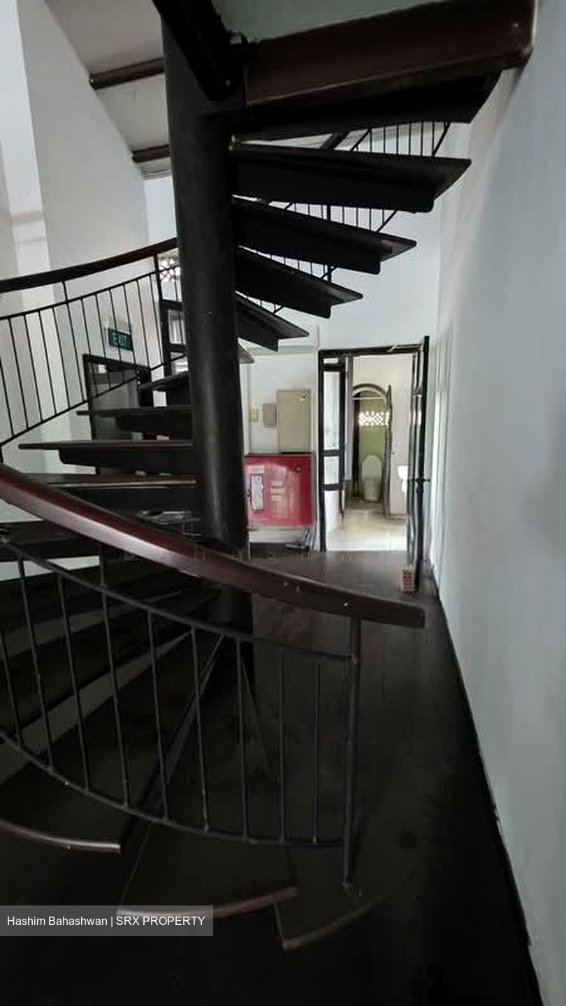 Kandahar Street (D7), Office #549528881
